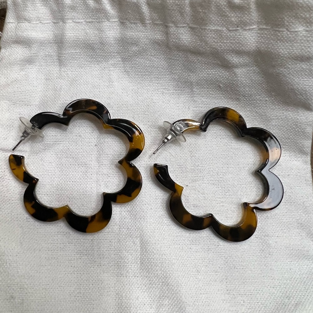 Tortoise hoop earrings